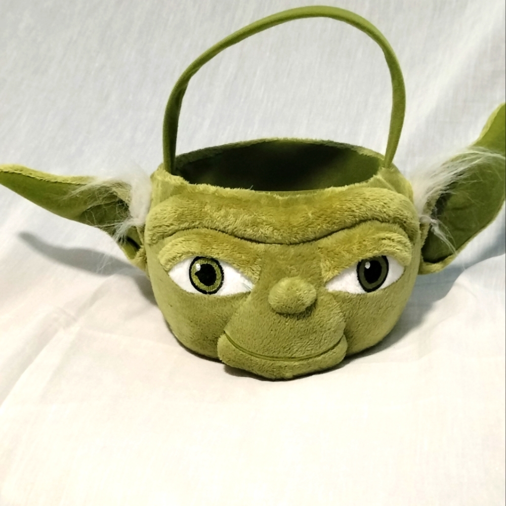Star wars Yoda Halloween plush basket